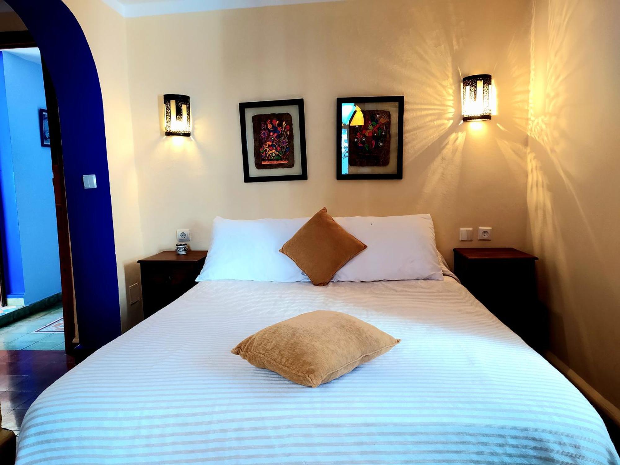 Hotel Gernika Чефчауен Стая снимка